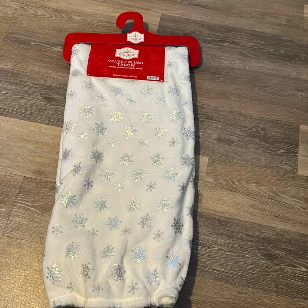 Holiday time velvet plush throw